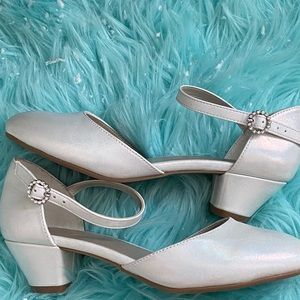 Like new girls dress shoes